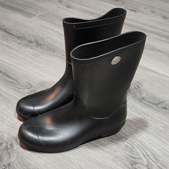 ⛔️HP 11/5⛔️UGG Black Calf Rainboots - Picture 1 of 9